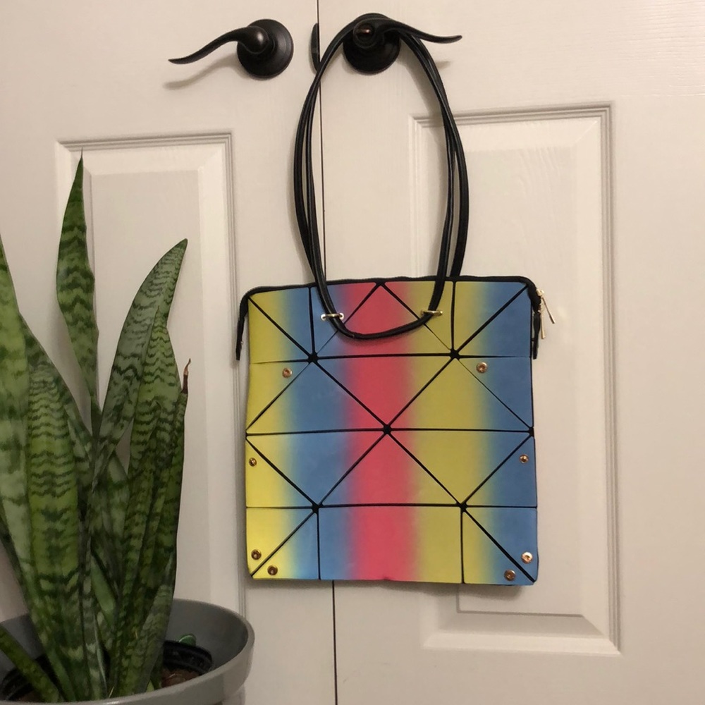 Unique pastel rearranging shoulder bag!